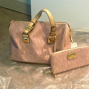 Like new Michael Kors set